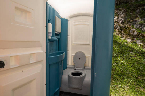 Best Portable restroom trailer rental  in Baxter, TN